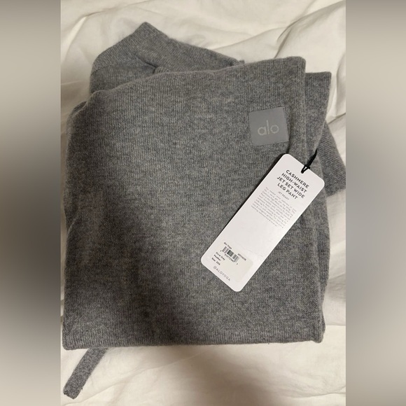 BRAND NEW ALO cashmere jet set, set! - Picture 5 of 5